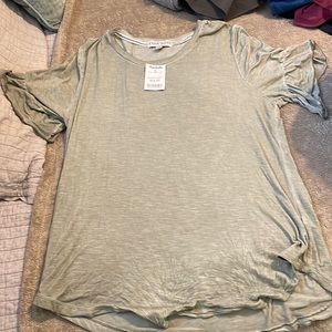 Ruffle sleeve shirt size L